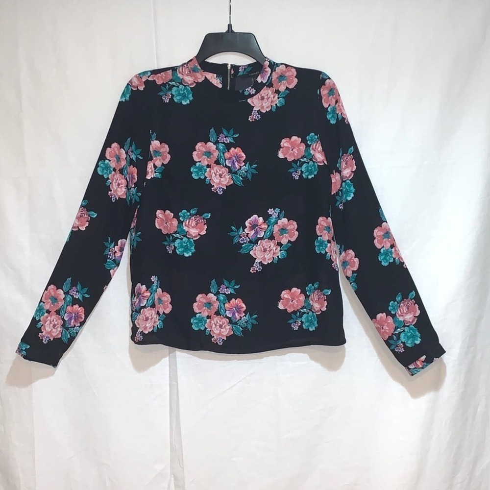 Forever 21 Small Floral Black Top